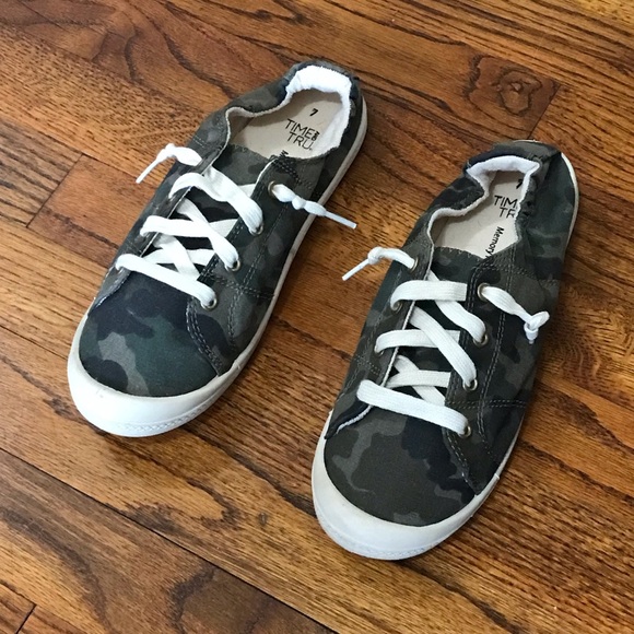 Time & Tru Camouflage Camo Slip On Sneaker Shoes
Washable - Memory Foam
Ladies 7 - Picture 1 of 13